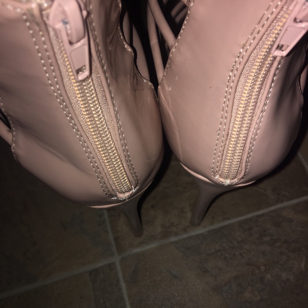 Heels - Picture 4 of 4